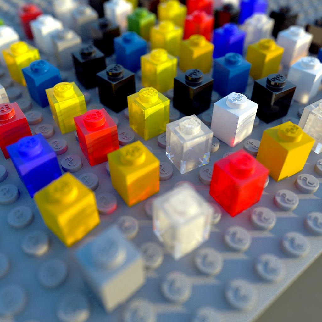 Kolorowa wieża LEGO złożona podczas warsztatów